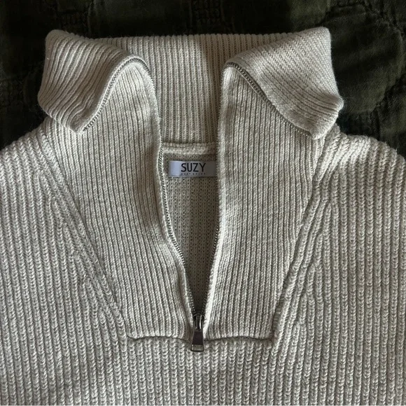 Cozy Ribbed Quarter Zip Sweater - Picture 3 of 4